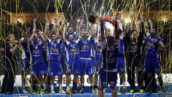 A bajnoki döntő előtt köszöntik az EHF-kupát nyert csapat tagjait