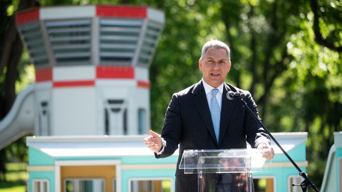 Lázár János: a Fidesz-KDNP távol tartja Magyarországot a háborútól