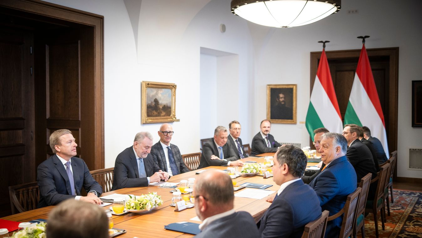 Orbán Viktor a legnagyobb európai iparvállalatok vezetőivel tárgyalt