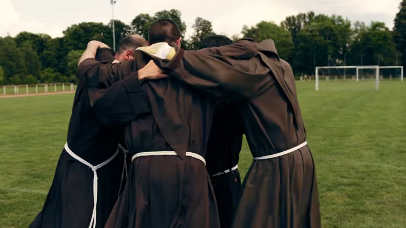 Zseniális videóval hangolódnak a foci EB-re a ferences szerzetesek