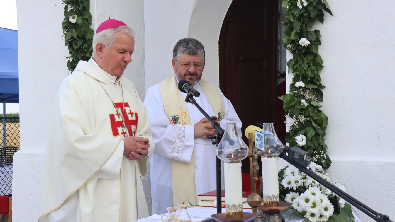 Kiss-Rigó László ünnepi misét tartott a felújított Langó-kápolna átadásán