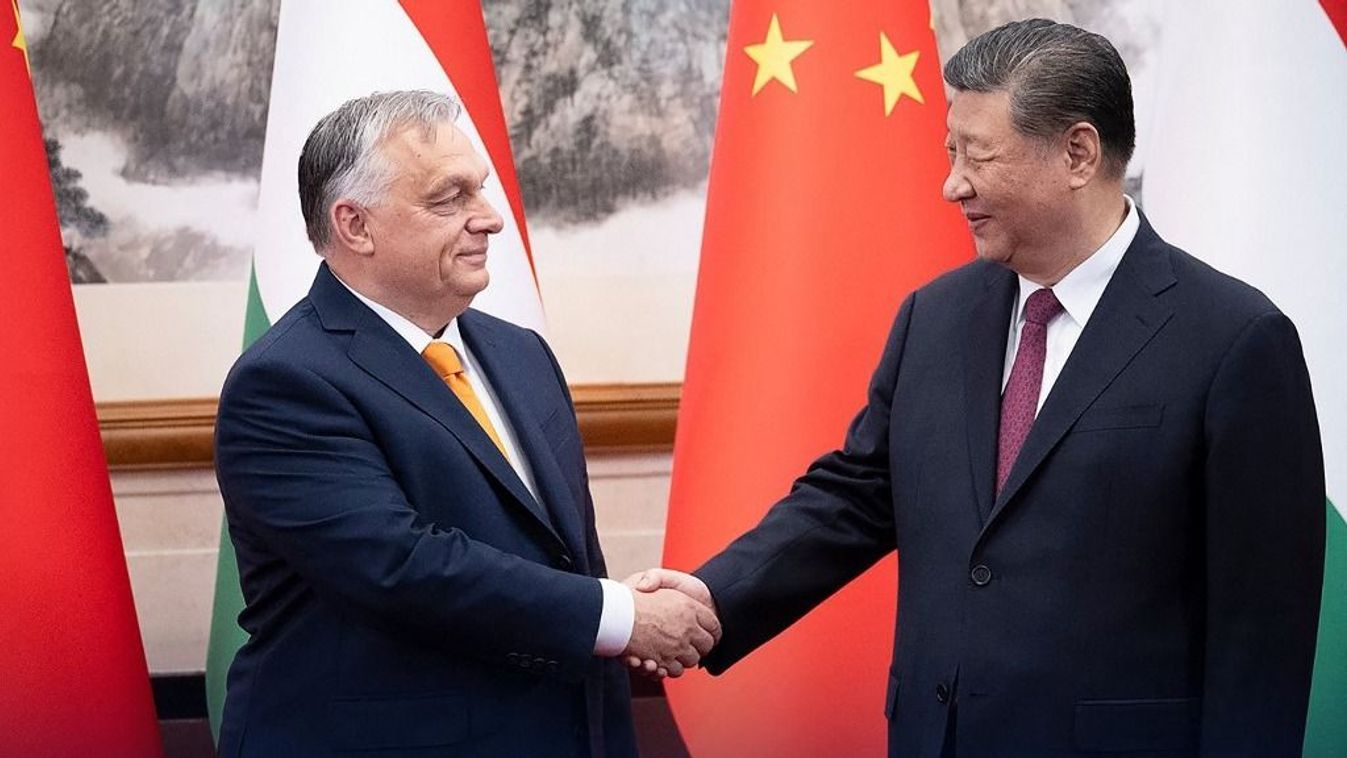Orbán Viktor a békemissziója részeként a kínai elnökkel találkozott