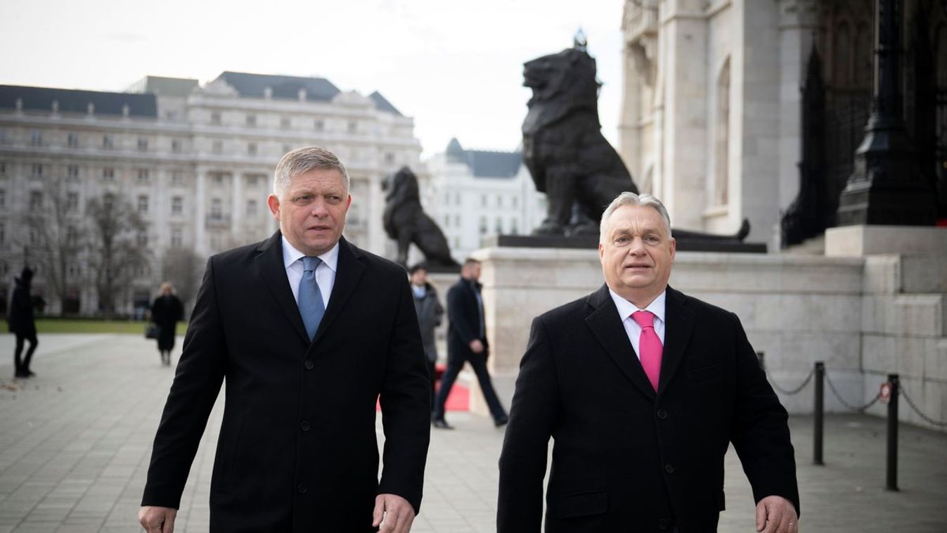 Robert Fico a merénylet utáni első nyilvános fellépésében Orbán Viktort méltatta