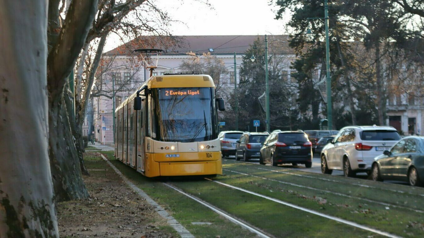 Az áthelyezett munkanap miatt változik a parkolás és a menetrend Szegeden