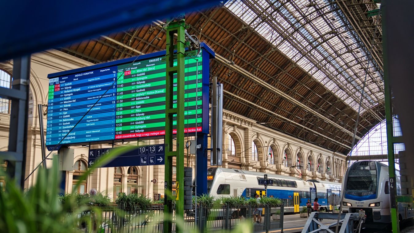 Lázár János: működik a Keleti pályaudvar