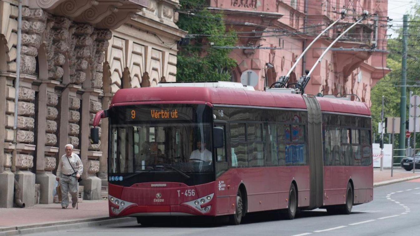 A holnapi forgalomkorlátozások miatt több troli és villamos is késni fog