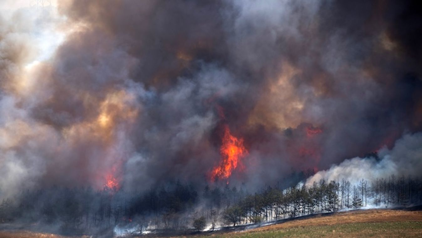 Magyar tűzoltók kezdték meg bevetésüket az észak-macedóniai tűzvészben