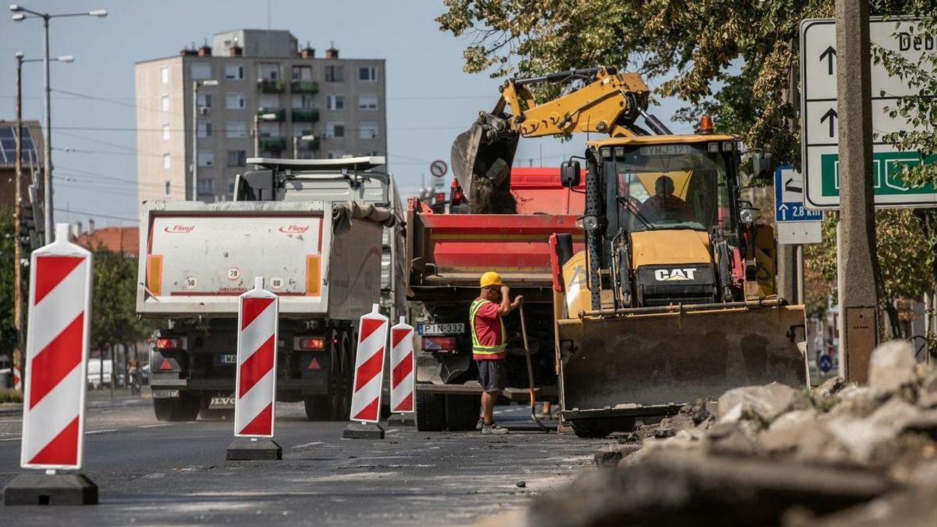 Burkolatfelújítási munkát végeznek az M5-ös autópálya Szeged felé vezető oldalán