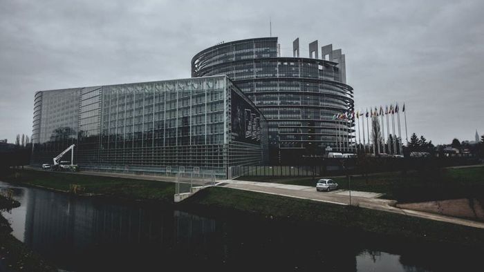 Erőszak és vesztegetés – bűnözők az EP-ben