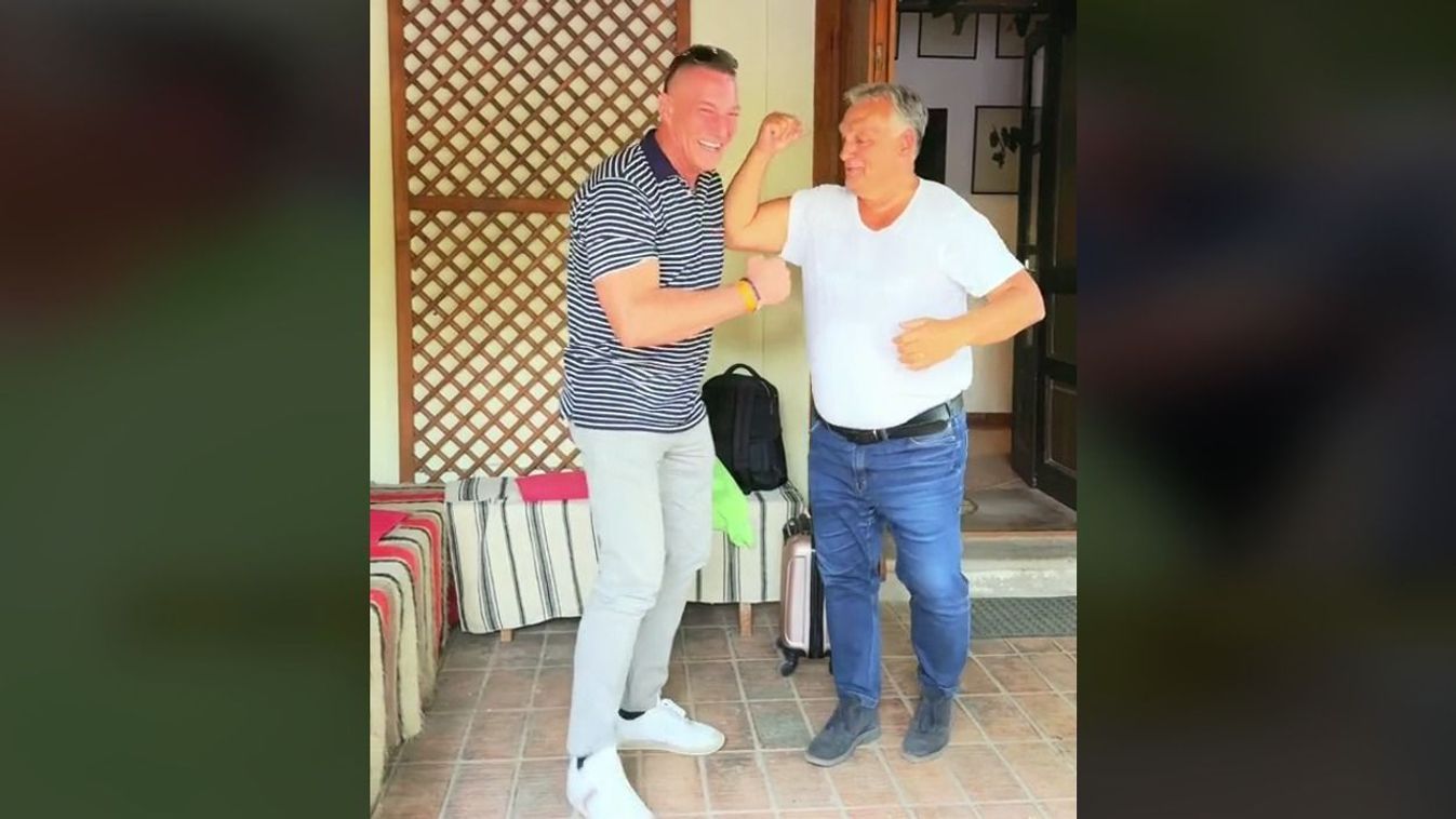 Orbán Viktor megmutatta mekkora bicepsze van (videó)