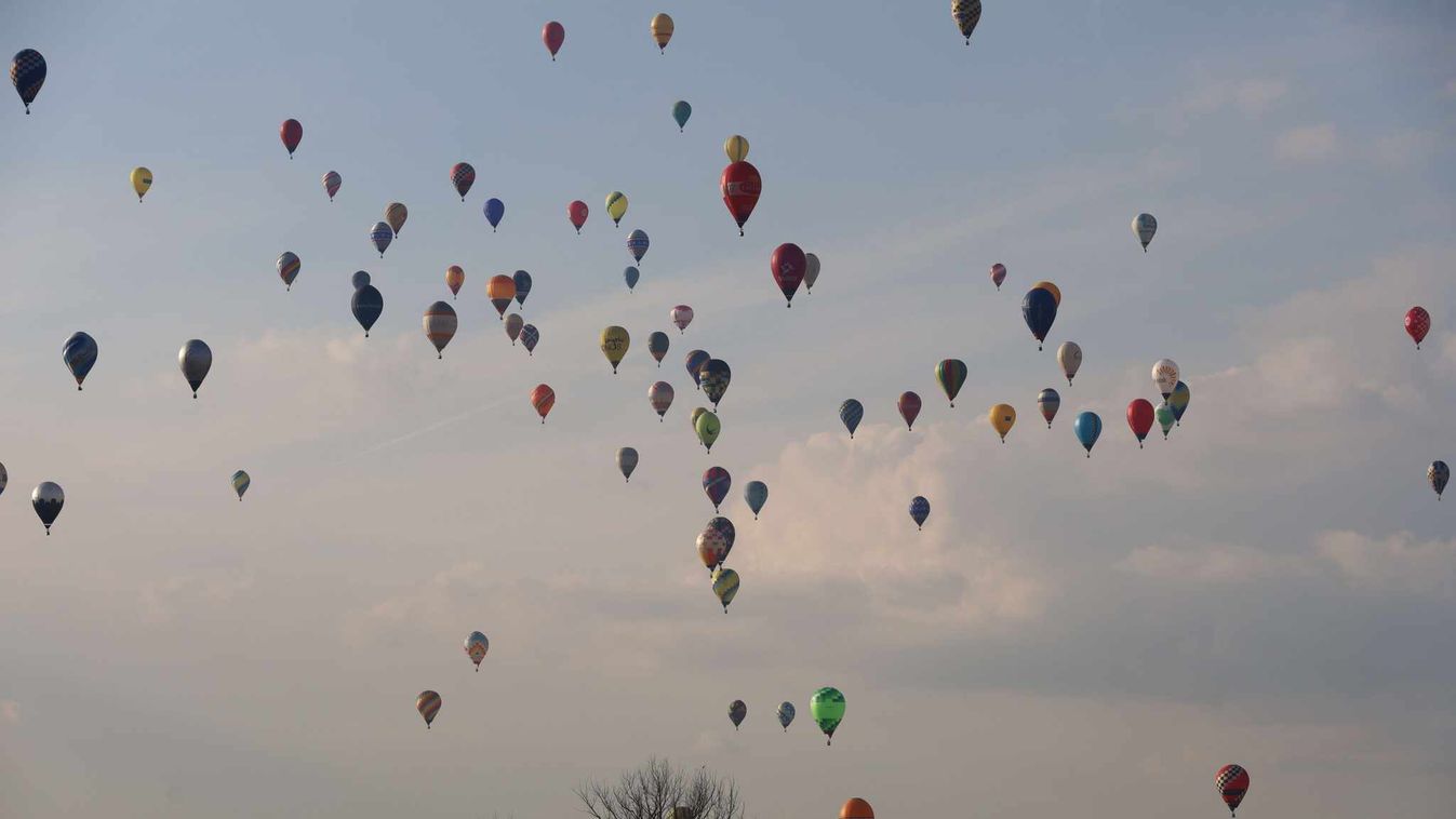 120 hőlégballon emelkedik ma a magasba