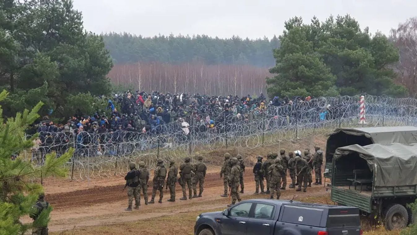 Lengyelországnak fel kell hagynia a migránsok kollektív visszaküldésével