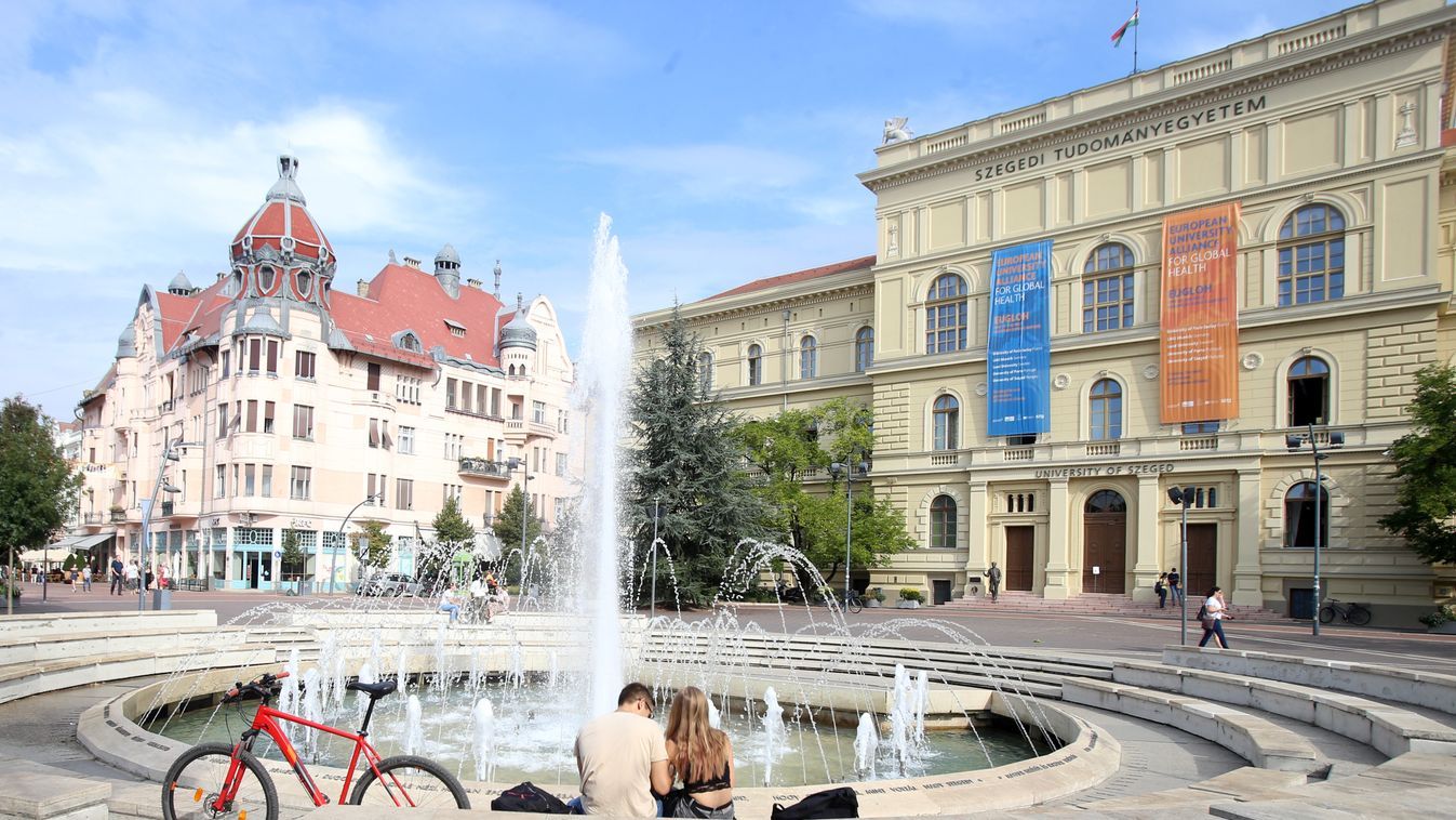 Gólyaesküt tesznek az SZTE külföldi hallgatói