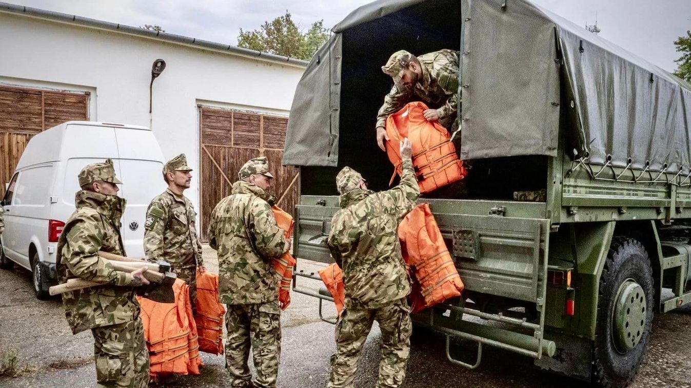 Vármegyéből is segítenek az árvízvédelmi munkákban a Dunánál