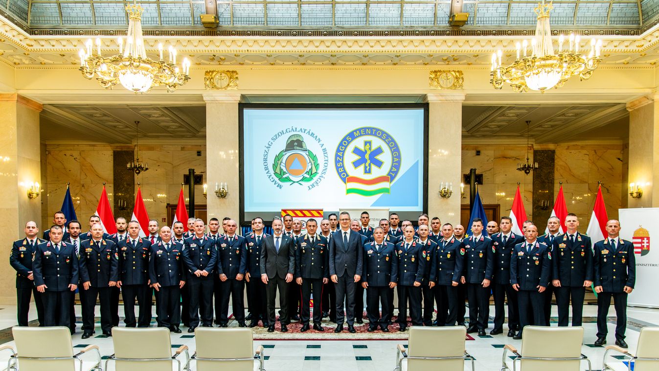 Egy szegedi tűzoltó elismerést kapott az Észak-Macedóniában való helytállásért