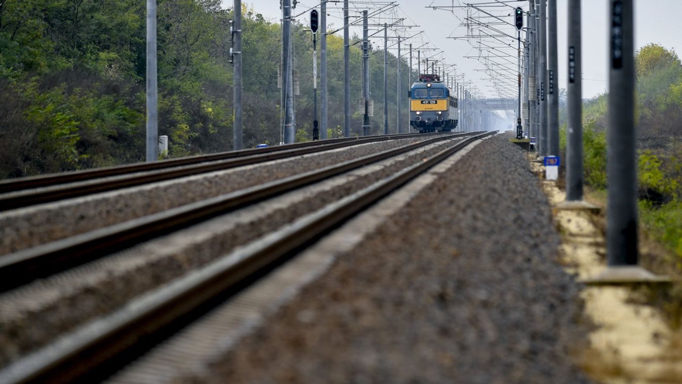 Karbantartást végeznek a szegedi vasútvonalon