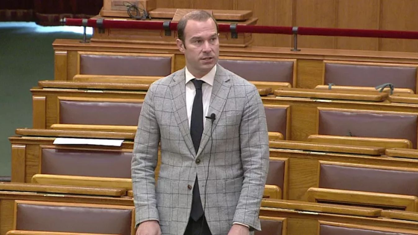 Hollik István: Magyar Péterék azt teszik, amit Manfred Weber diktál nekik