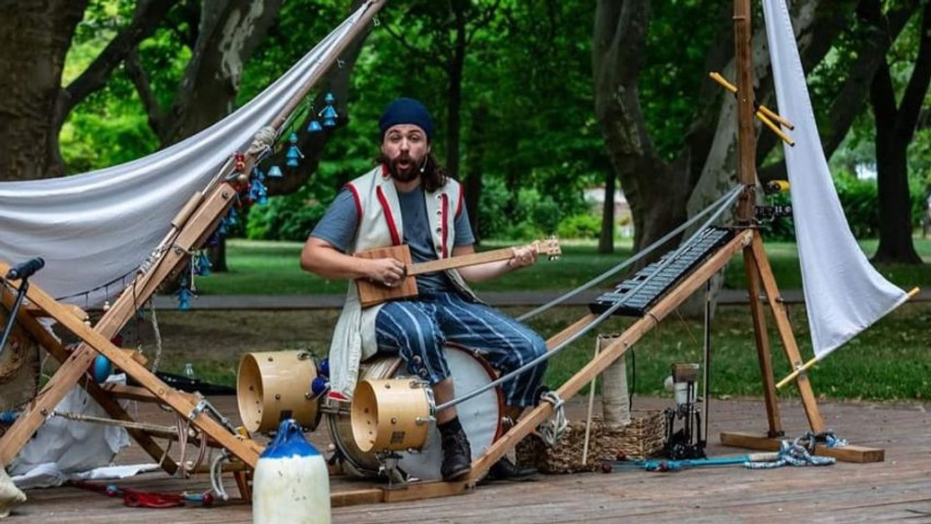 Danny Bain egy napra Gulliver bőrébe bújik Szegeden