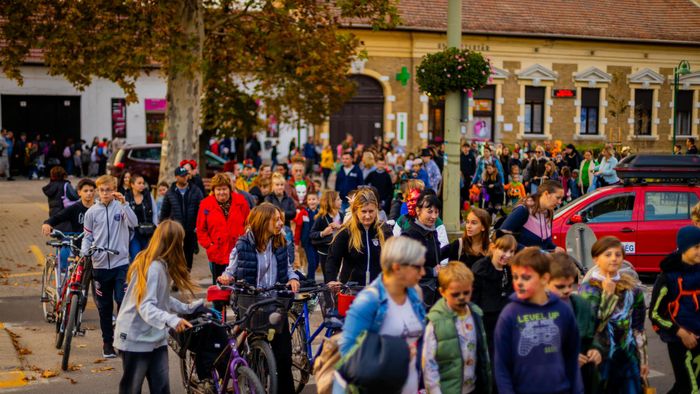 Halloween-i Csokivadászat: Varászlatos közösségi ünnep a dorozsmai lakosokkal +képek