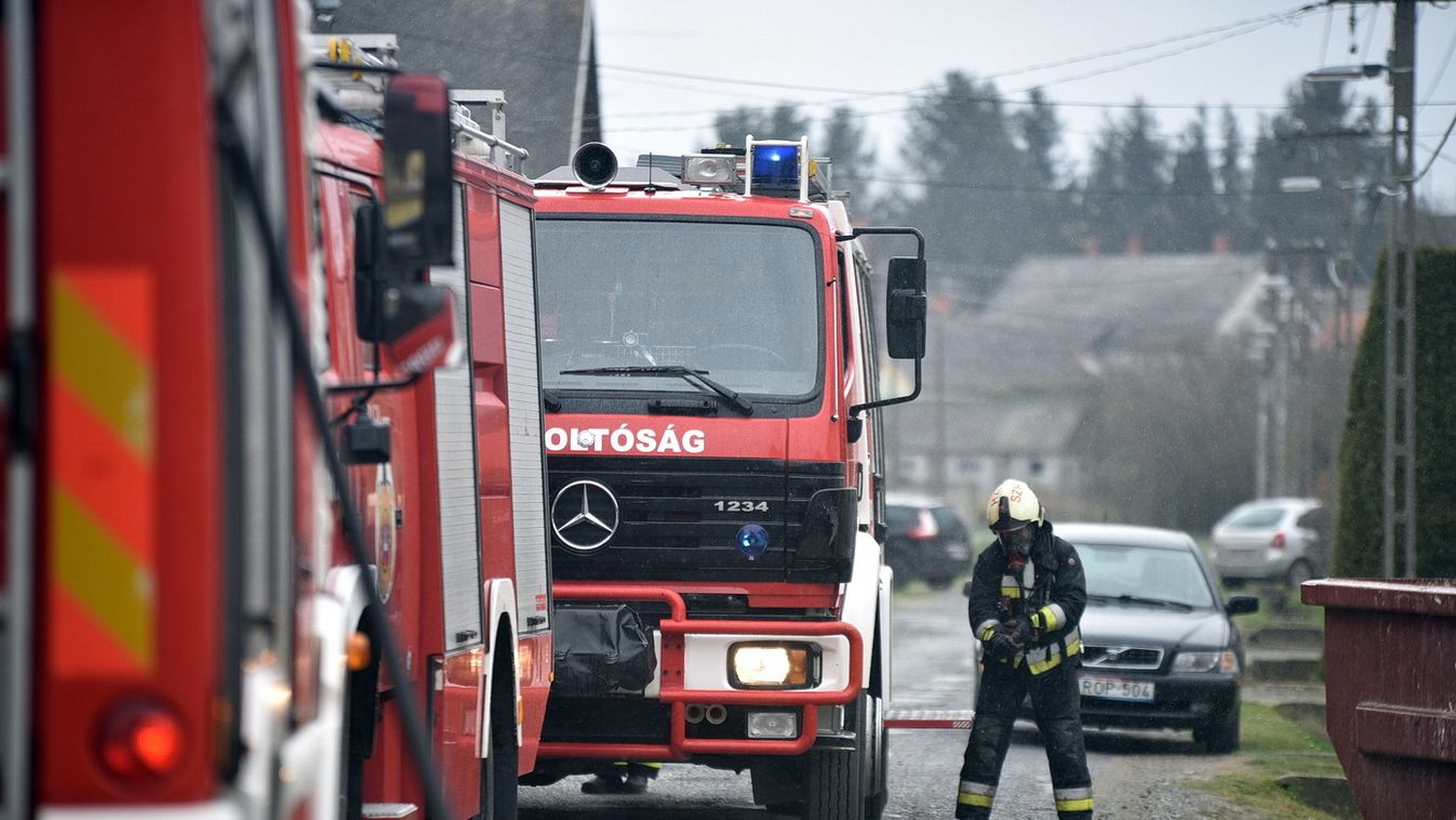 Szegeden is riasztották a katasztrófavédőket a vihar miatt