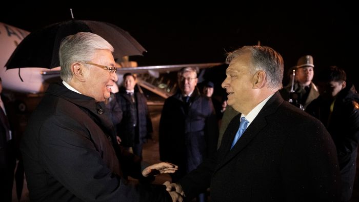 Orbán Viktor fogadta a Magyarországra érkező kazah elnököt