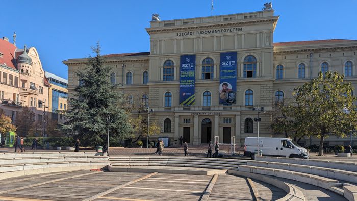 Téliesítették a Dugonics téri szökőkutat +képek