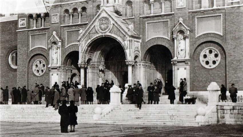 Száz éve Szeged: A fogadalmi templom első szentmiséje