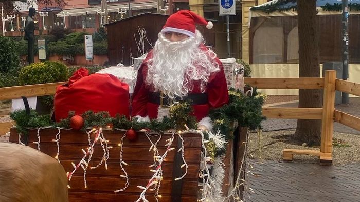 Sapkáját és szakállát is visszakapta a szegedi Mikulás