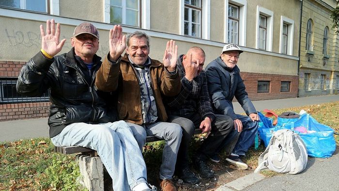 Szenteste frissen sült hallal várják a szegedi hajléktalanokat