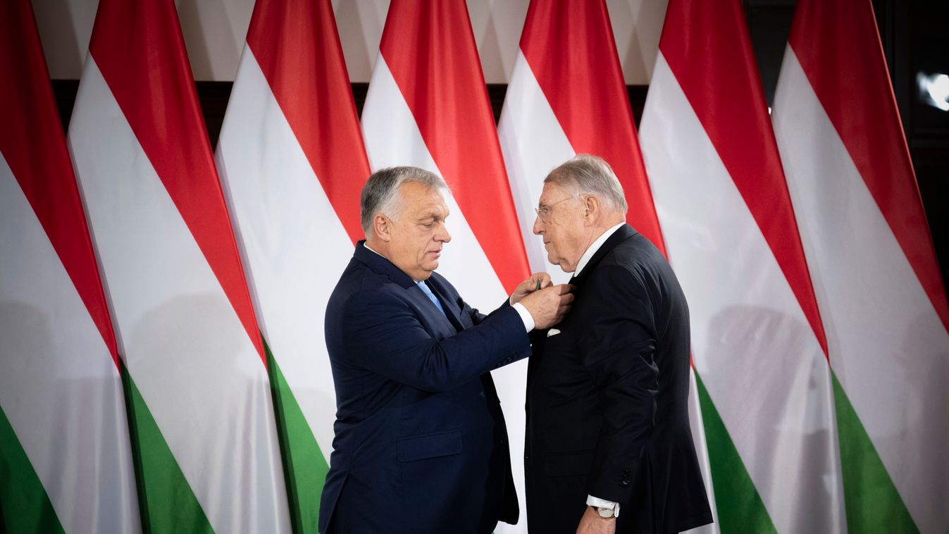 Orbán Viktor kitüntette Klaus Mangoldot