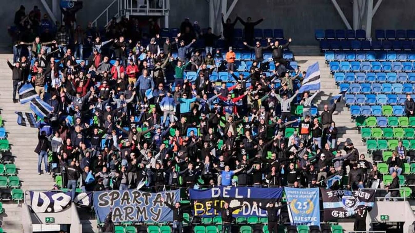 A szegedi futballrajongóknak kedveskedik a jégkorongcsapat