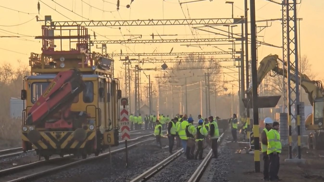 Mintegy százan dolgoztak ma reggel a Szeged-Rendező állomásnál +videó