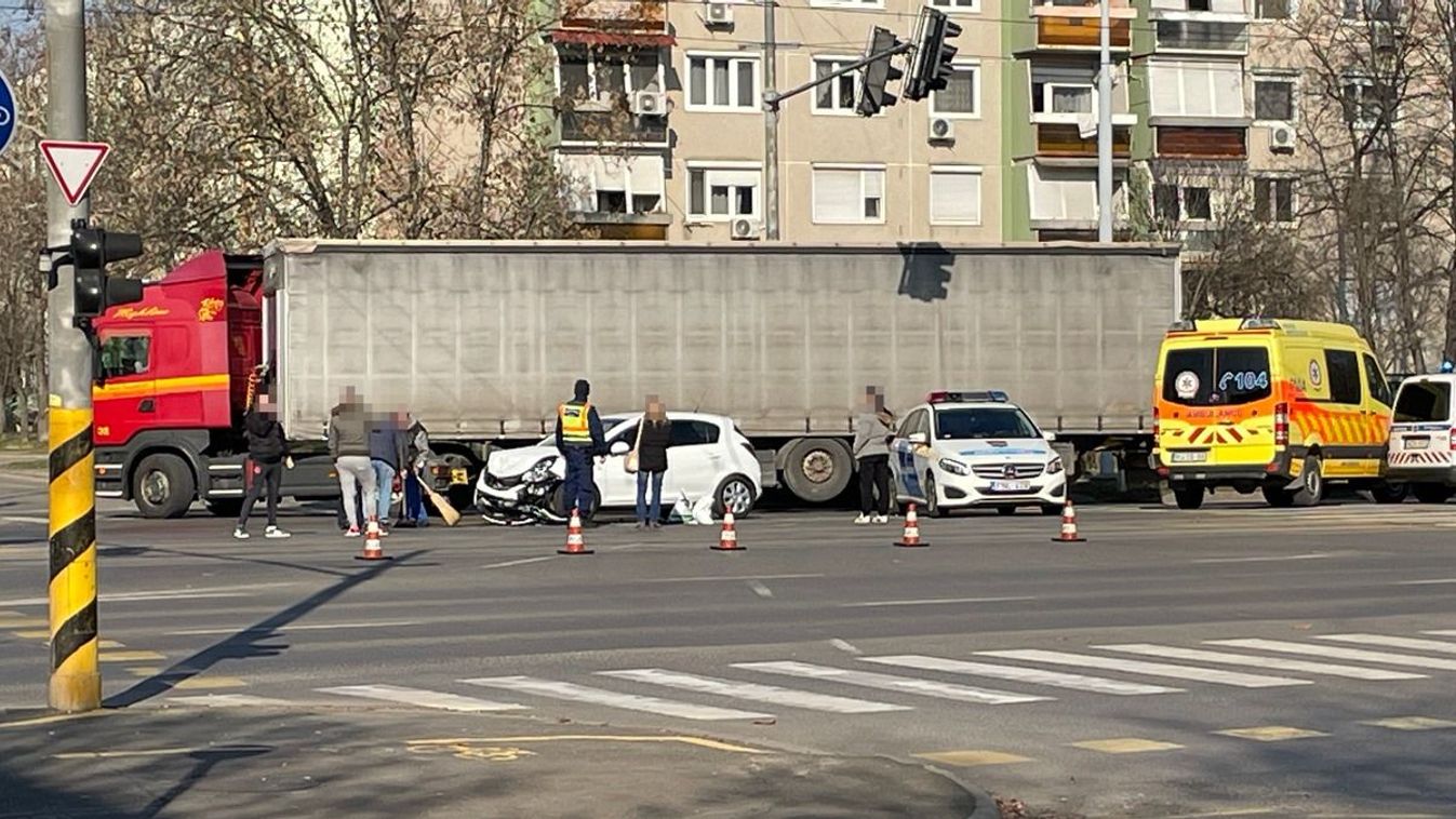 Ismét koccanás a Rókusi körút és a Szatymazi utca sarkán