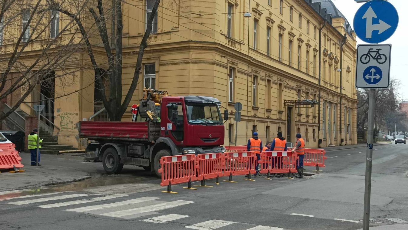 Nekiláttak a munkának a Dózsa György utcában +fotók