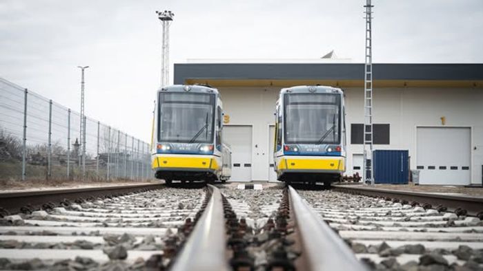 Elindult az első sárgára matricázott tram-train Szegeden +videó