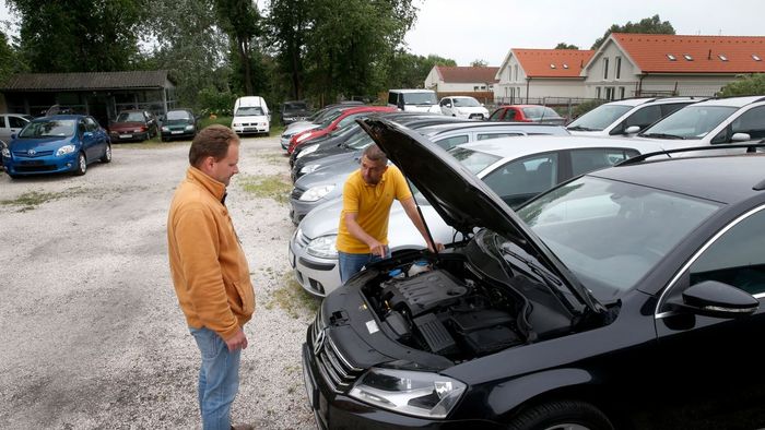 Kilőtt a hazai használtautó-piac