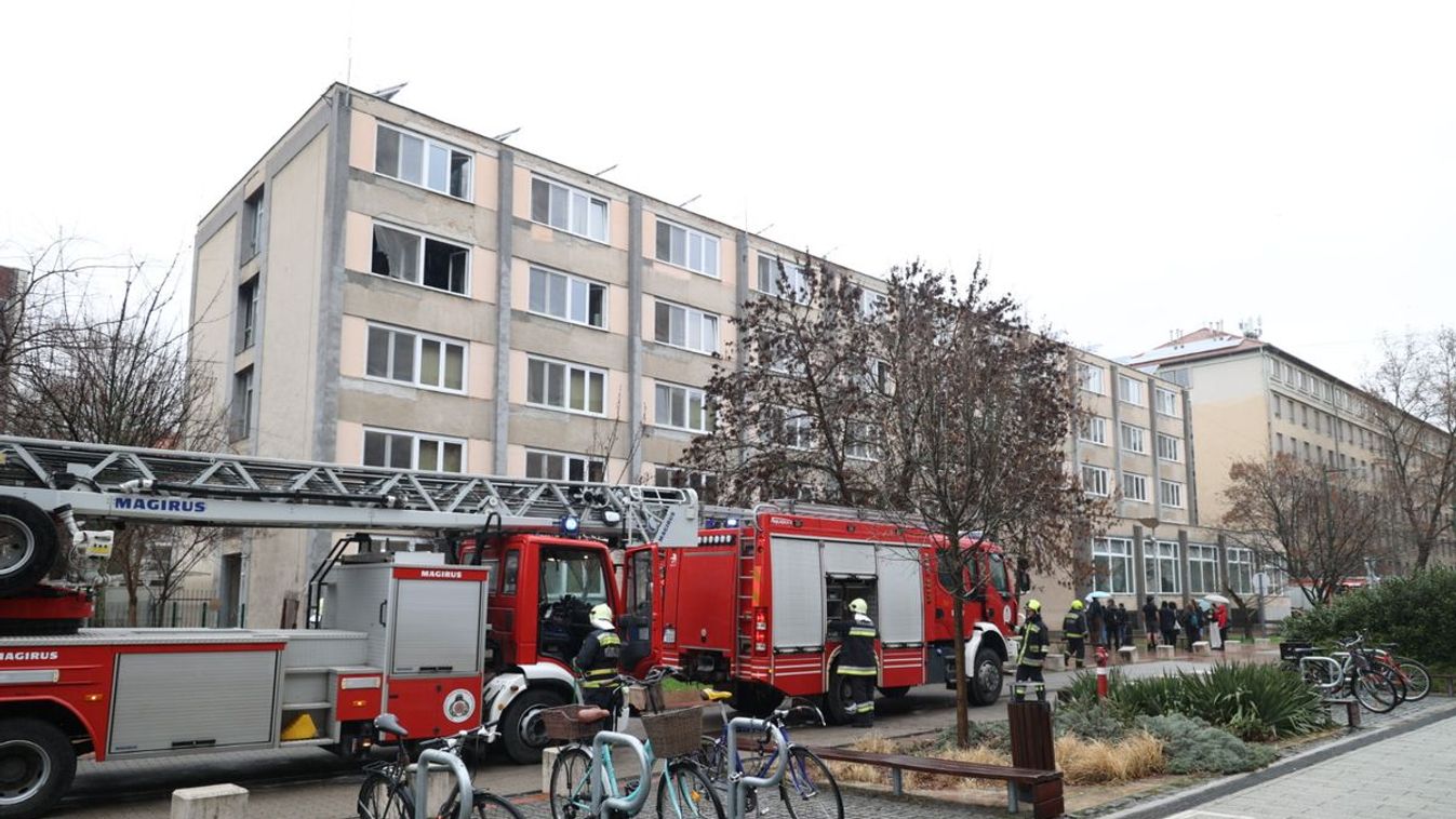 Tűz ütött ki egy szegedi oktatási intézményben +fotó