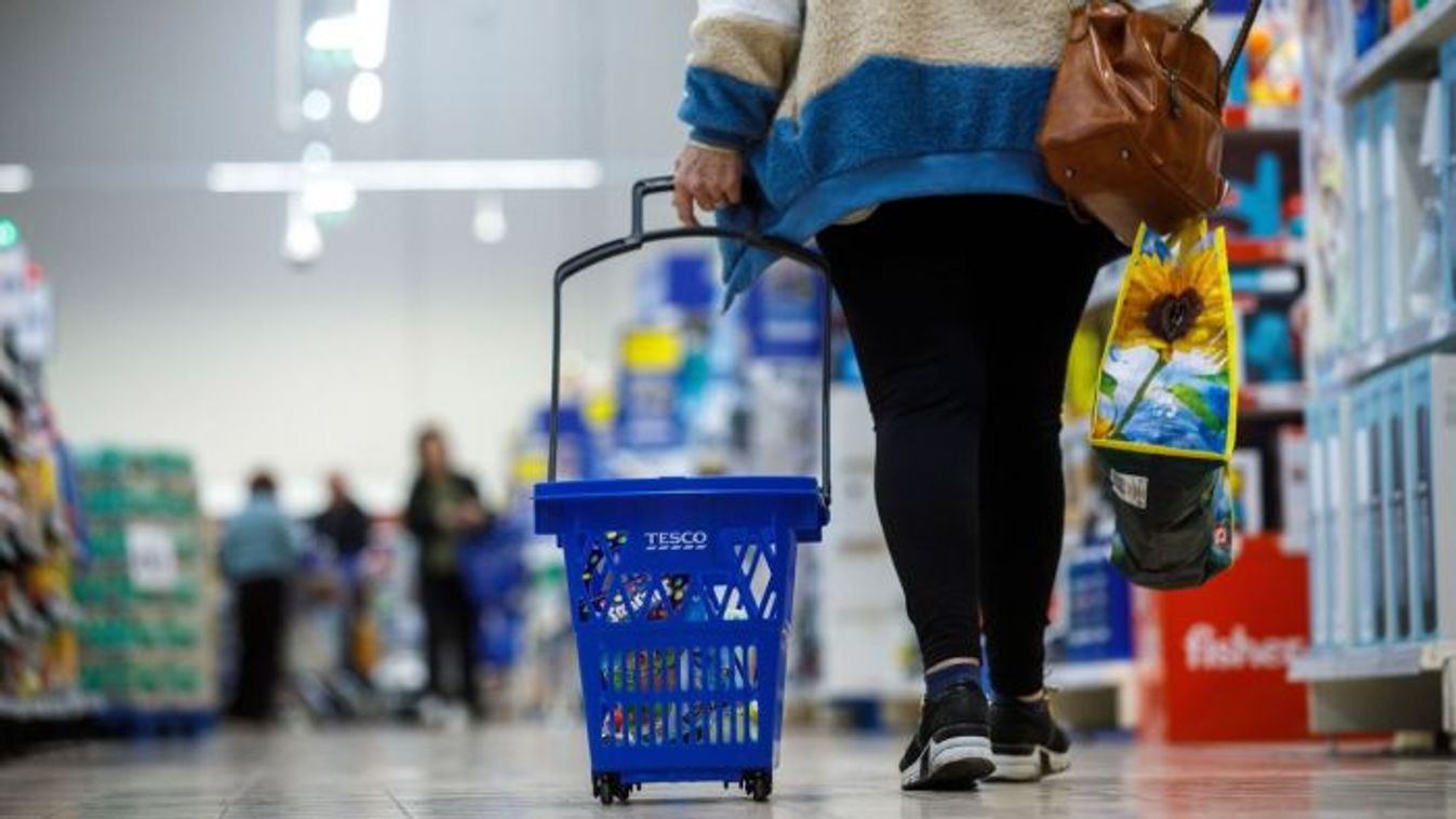 Hosszú hétvége előtt: így lesznek nyitva a boltok május 1-jén