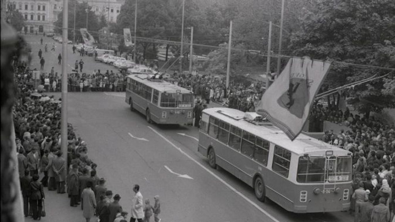 46 éve ezen a napon, Szegeden indult az első vidéki trolijárat +fotók