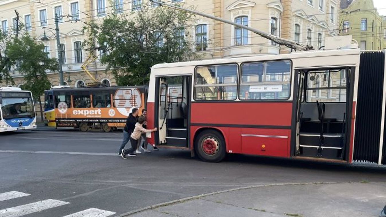 Rosszul sült el a nosztalgia: nem bírta sokáig a régi 505-ös trolibusz