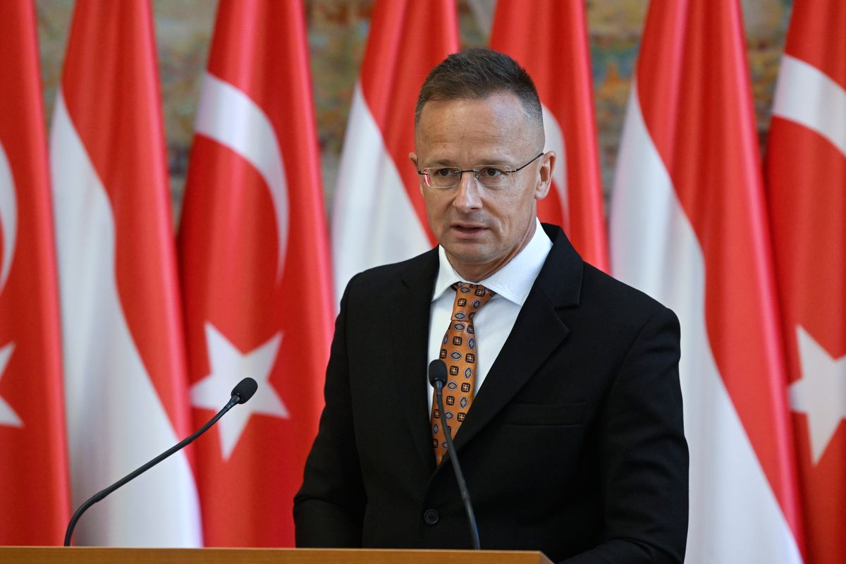 SZIJJÁRTÓ Péter; BAYRAKTAR, Alparslan