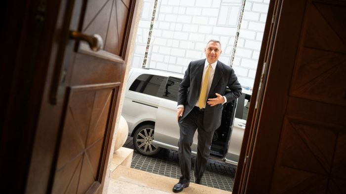 Árcsökkentő döntések jöhetnek a kormányülésen
