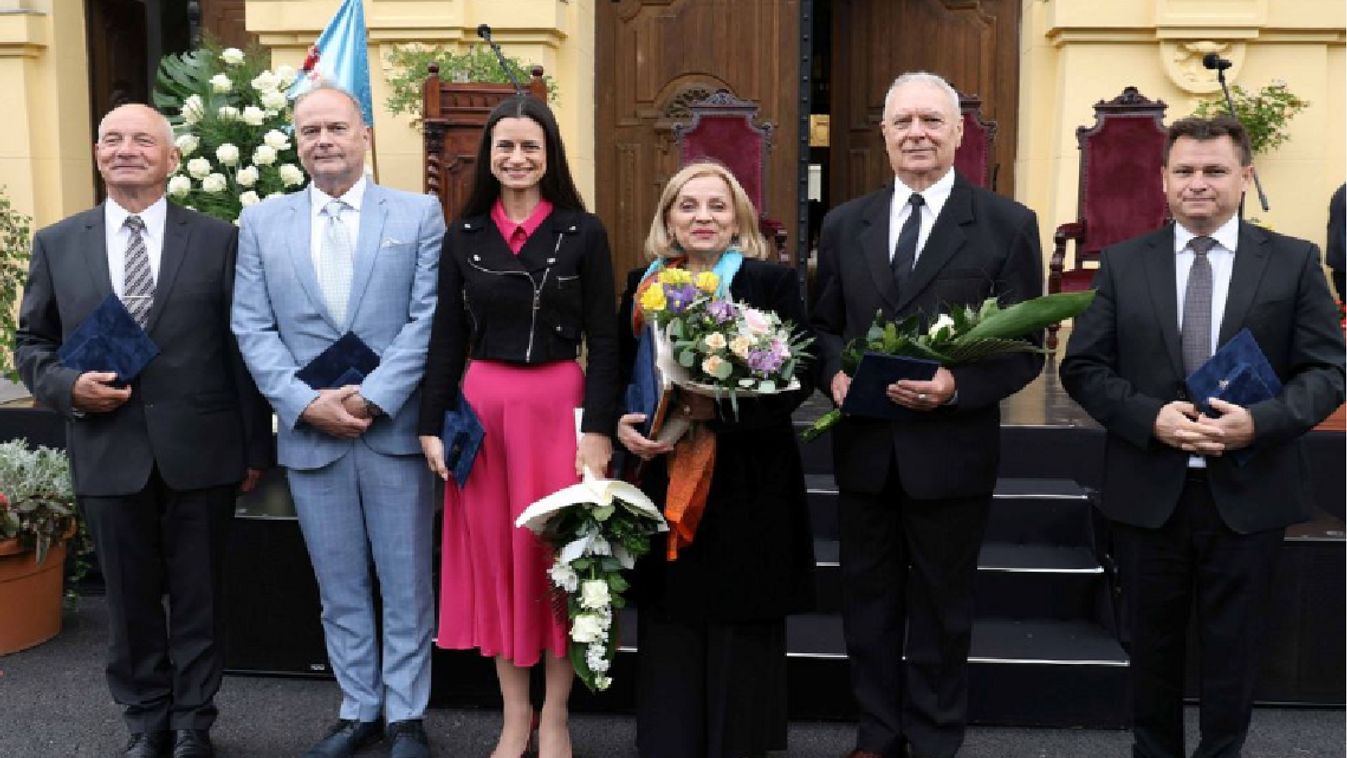 Szeged példaképeit díjazták a díszközgyűlésen