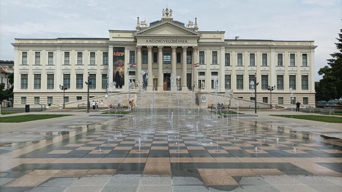 A szökőkúttal már minden rendben, újra élvezhetjük a víz csobogását +fotó +videó
