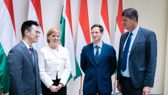 Mihálffy Béla: Új szintre lép Szeged és a Dél-Alföld a BYD-vel +fotók