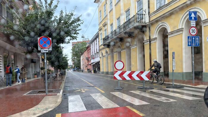 Városszerte útlezárások Szegeden, problémás a közlekedés
