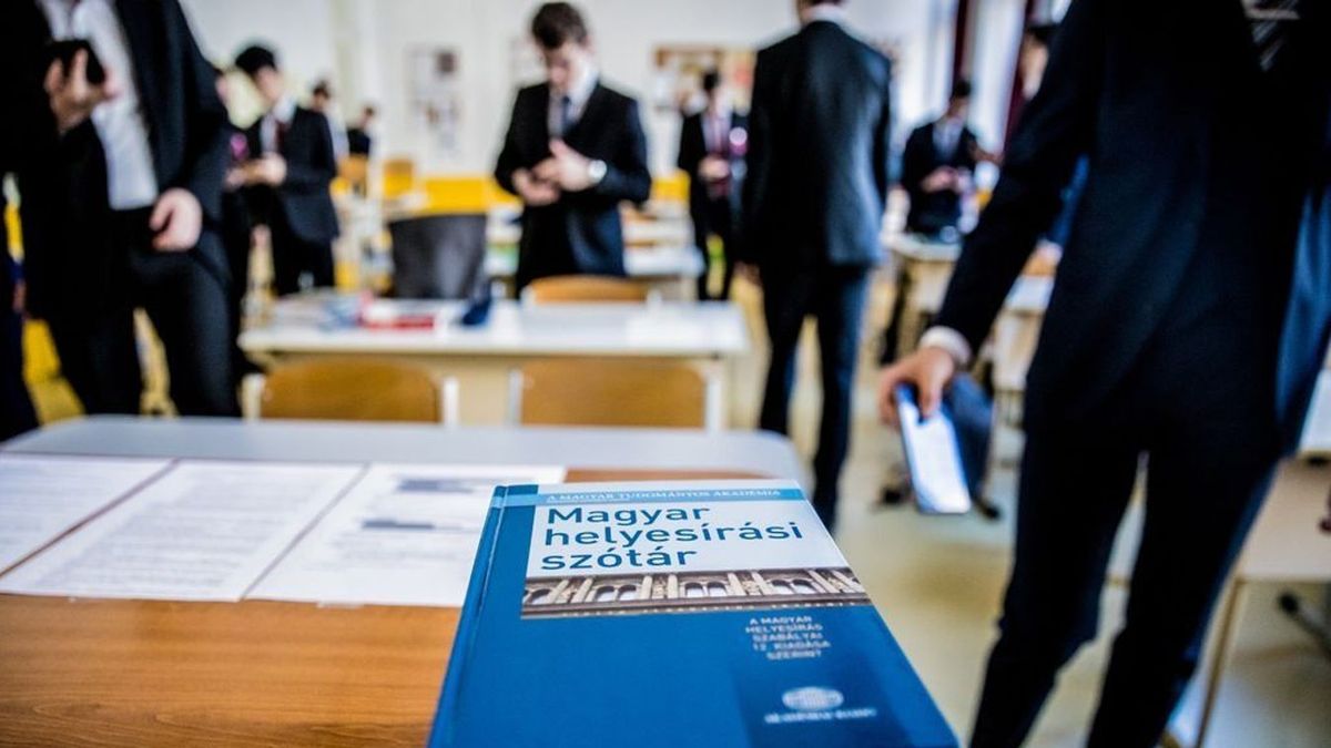 A magyar helyesírási szótár használata megengedett a magyar érettségin 