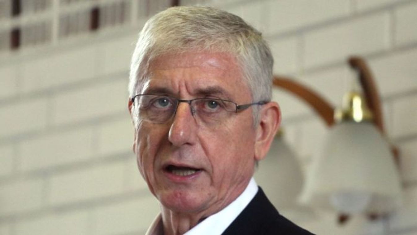 Gyurcsány Ferenc minden tisztségéről lemondott és távozik a közélettől