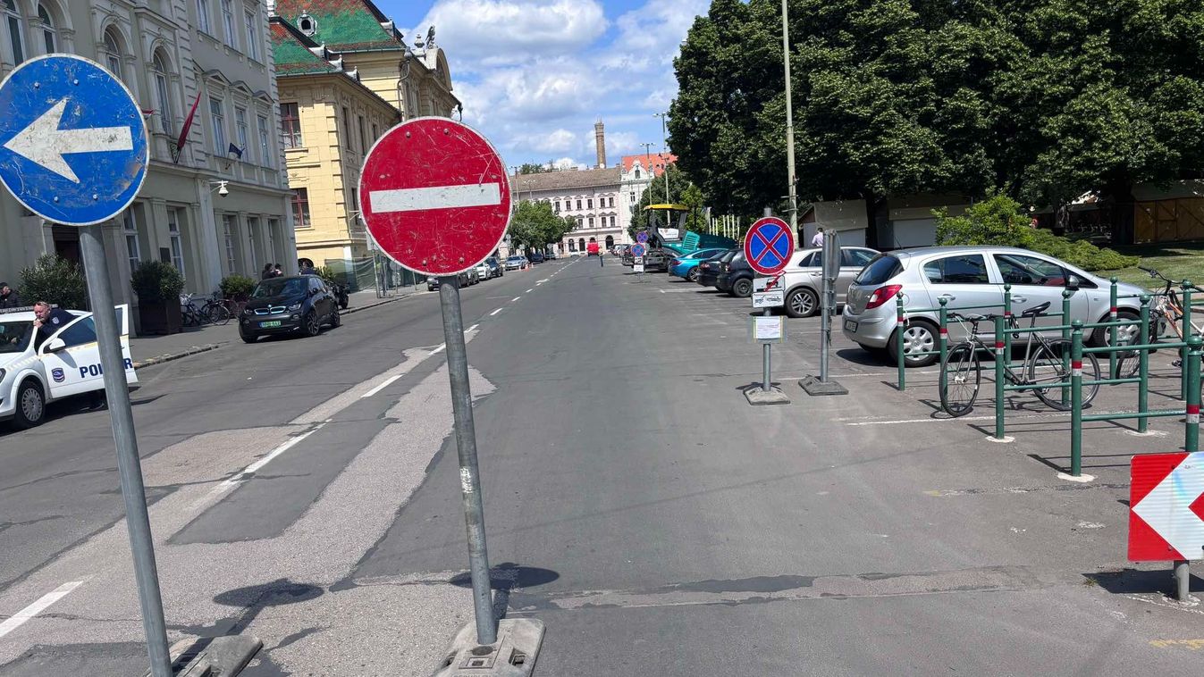 Behajtási és parkolási tilalom lépett életbe a Széchenyi téren