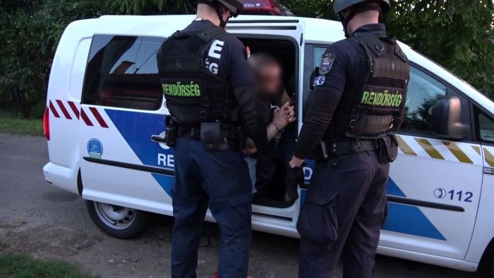 Tragédia Szegeden: Meghalt egy férfi, akit a család szerint rendőrök bántalmaztak